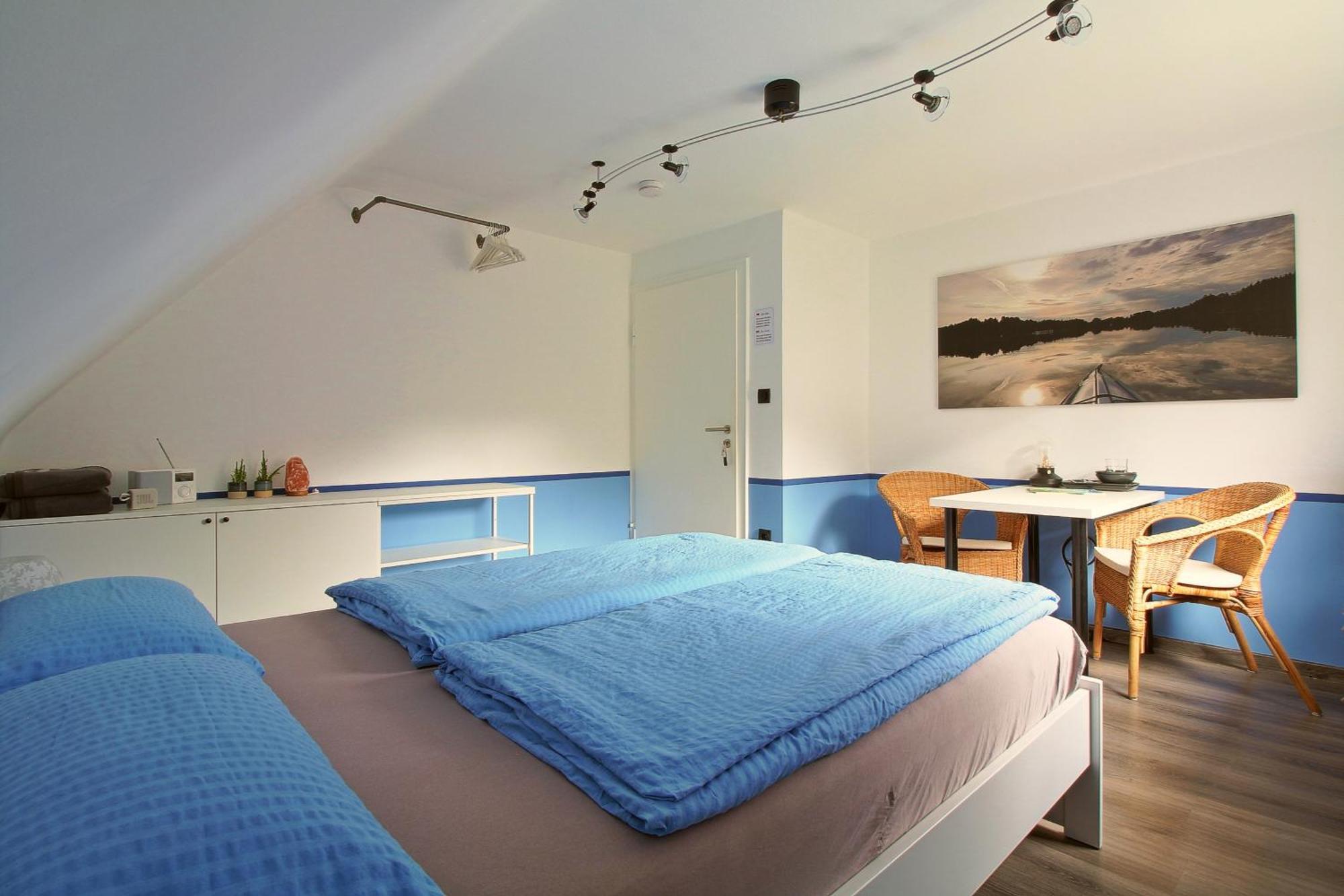Toms Gaestehaus Homestay *